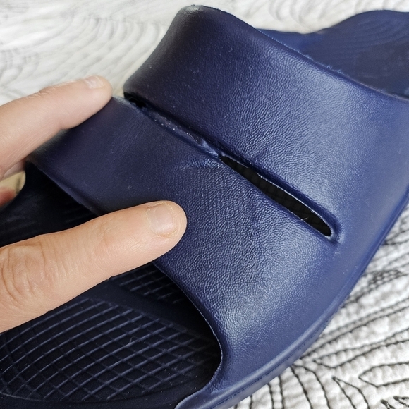 VGUC OOFOS Ooahh Recovery Slide Sandals Deep Navy Comfort Unisex M8 W10 - Picture 5 of 14
